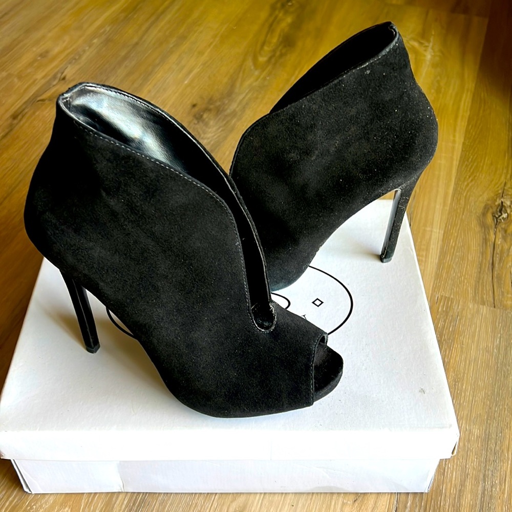 Steve Madden suede heels/booties